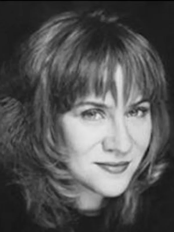 Headshot of Susanna Hecht.