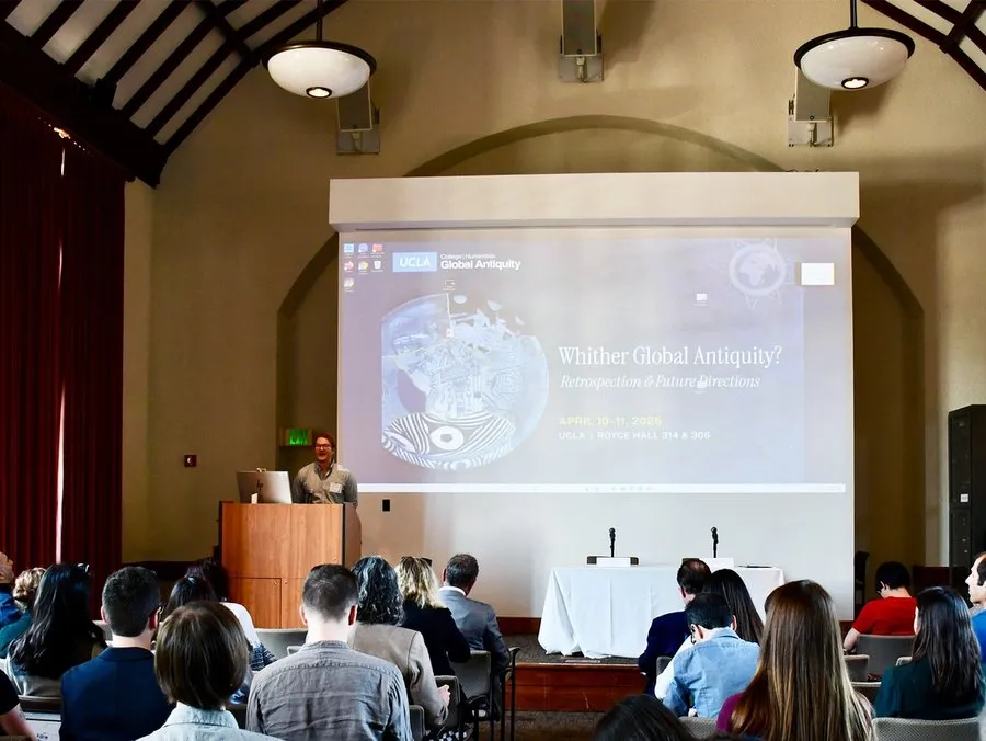Jonathan Winnerman introduces the Whither Global Antiquity workshop to a full room of attendees.