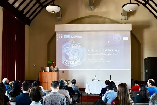 Jonathan Winnerman introduces the Whither Global Antiquity workshop to a full room of attendees.