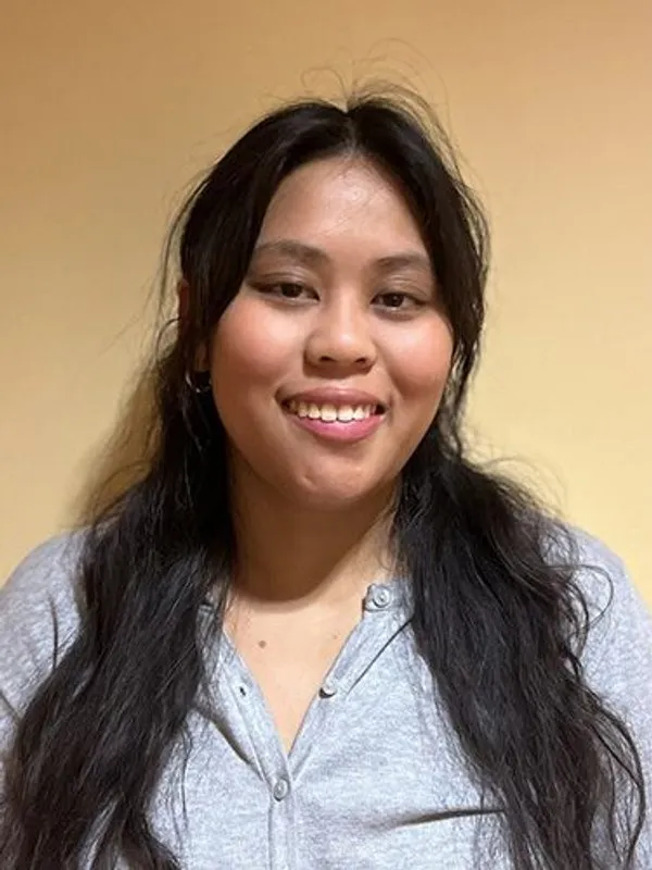Headshot of Vian De La Torre.