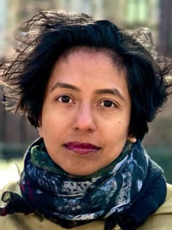 Headshot of Zirwat Chowdhury.